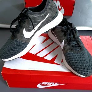 Youth5.5 (Or Women’s Size 7) Dualtone Racer